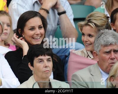 Catherine Middleton e gli amici. Wimbledon Tennis Championships, Londra. 28 GIU 2008 IMMAGINE DI CREDITO : © IMMAGINE DI STOCK DI PAIN /ALAMY DI CONTRASSEGNO Foto Stock