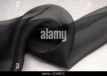 Twirl twistato di tessuto organza grigio Foto Stock