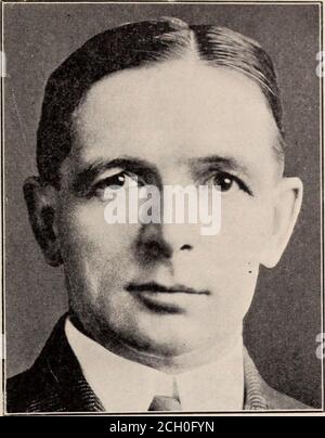 . Rivista dei dipendenti di Baltimora e Ohio . ce mi ha detto: Avete letto Bruce Bartons articlein l'ultimo numero del Magazineon americano quanto denaro vi soddisferebbe? E' successo che avevo letto e rito con gioia questo interessante simposio di opinionsda uomini d'affari rappresentativi di tutto il paese. Il sig. Cochran ha detto: La cosa che mi ha impressionato era questo: Così molti degli uomini intervistati dal sig.. Barton ha detto che non avevano mai dato molta considerazione hisquisk; che la prima invita erano stati ansiosi di guadagnare una competenza sub-stantial ma che quando hadaccumularono questo erano così tanto Foto Stock