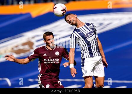 Timothy Castagne di Leicester City (a sinistra) e i Kieran Gibbs di West Bromwich Albion combattono per la palla durante la partita della Premier League ai Hawthorns, West Bromwich. Foto Stock