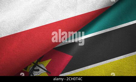 Polonia e Mozambico due bandiere tessuto, tessuto Foto Stock