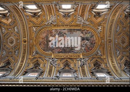 Italia, Roma, chiesa di Santa Maria in Vallicella (Chiesa nuova) interno, soffitto Foto Stock