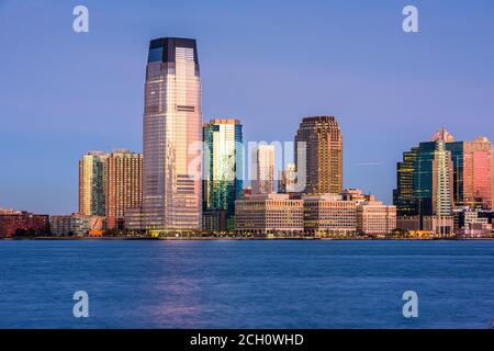 Exchange Place, New Jersey, skyline degli Stati Uniti dall'altra parte del fiume Hudson. Foto Stock