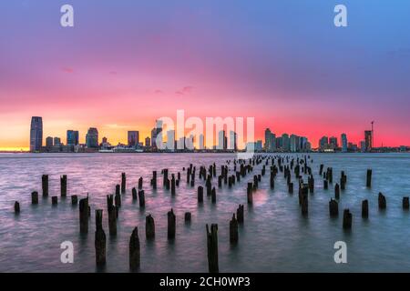 Exchange Place, New Jersey, skyline degli Stati Uniti dall'altra parte del fiume Hudson. Foto Stock