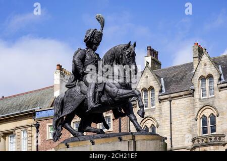 Statua del 3 ° marchese di Londonderry su un cavallo, situato in Durham Market Place, contea di Durham, Inghilterra. Foto Stock