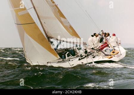 AJAXNETPHOTO. 31 LUGLIO 1987. SOLENT, INGHILTERRA. - ADMIRAL'S CUP 1987 - INIZIO GARA CANALE. NUOVO ZELAND TEAM YACHT GOLDCORP; SKIPPER MAL INSCATOLAMENTO. FOTO : JONATHAN EASTLAND / AJAX REF:ADC CR87 107 Foto Stock