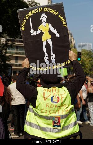 Parigi, Francia. 12 settembre 2020. Manifestazione dei giubbotti gialli per la giustizia sociale ed ecologica, il 12 settembre 2020 a Parigi, Francia. Foto Stock