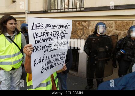 Parigi, Francia. 12 settembre 2020. Manifestazione dei giubbotti gialli per la giustizia sociale ed ecologica, il 12 settembre 2020 a Parigi, Francia. Foto Stock