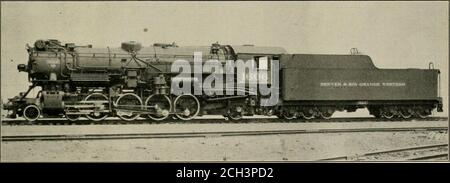 . Ingegneria ferroviaria e locomotiva: Una rivista pratica di moto ferroviario e materiale rotabile. Otives per Denver & Rio Grande Western Railroad Co. Costruita dalla locomotiva Baldwin Worksfor Heavy Passenger Service la locomotiva Baldwin Works ha recentemente completato dieci locomotive del tipo Mountain (4-8-2) per l'estern Denver & Rio Grande. Queste locomotive sono destinate al servizio passeggeri pesante in condizioni di esercizio specifiche se-vere, in quanto i gradi massimi sono tre per cento e le curve più strette 16 gradi. I motori sono del tipo a tre cilindri, e il maximumtractiv Foto Stock