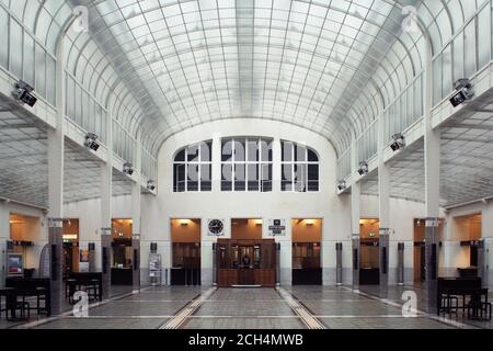 All'interno della sala principale Art Nouveau della Postal Savings Bank austriaca di Vienna, Austria Foto Stock