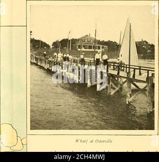 . Pittoresco Cape Cod e le sue delizie estive. Crutstng Off Point Pleasant, Cotuit la costa meridionale AVETE attraversato la costa settentrionale del Capo e anche il Capo vero e proprio. Ti verranno ora raccontate le attrazioni che la riva meridionale del Capo ospita per i visitatori estivi. Lasciate che Falmouth sia il nostro punto di partenza.Buzzards Bay ramo della ferrovia. Compiremo gran parte del thewourney per fase, poiché la maggior parte dei resortsin questa sezione del capo sono distantdalla ferrovia. Né il trolley ha invaso itspeace e tranquillo. Per molti, questa è una delle attrazioni di questa particolare sezione. Come voi dri Foto Stock