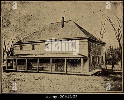 . Trolley esplorando : una guida ferroviaria elettrica ai luoghi storici & pittoreschi circa New York, il New Jersey e il New England. CARATTERISTICA FATTORIA CASA VICINO LONTANO ROCCIA DI DISTANZA, L. I. 40 TROLLEY ESPLORANDO. AMICI SALA RIUNIONI, ROSSORE. COSTRUITO NEL 1695. La Route 26 si snoda un po'* oltre il Middle Village, e può tradire questi cimiteri, Old CaJva-ry, la^virel Hill, NewCaJvayry, Movint Zion, Me^speth, Mt. Olivet, Luterano. Tariffa 5 centesimi. Questa linea sale sui viali di Borden e Hunters Point, e si collega con le linee per tutte le parti di Brooklyn a Ridgewood. NOTA: Il Greenwood Cemetery a South Brooklyn è un'ottima reache Foto Stock