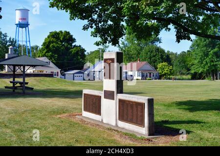 Cherry, Illinois, Stati Uniti. Un memoriale di guerra che onora gli uomini della comunità che hanno servito nella prima guerra mondiale, nella seconda guerra mondiale, in Corea e in Vietnam. Foto Stock