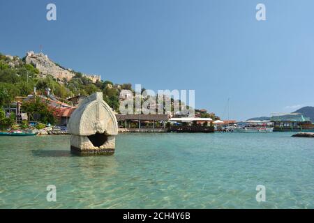 Tomba licana nel mediterraneo vicino a Simena (Kaleköy), Antalya, Turchia Foto Stock