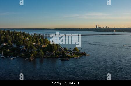 Sul lago Washington Bellevue Medina Waterfront Homes e 520 Bridge Foto Stock