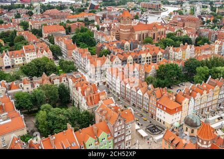 Vista dall'alto di Danzica città vecchia con rossicci tetti della città vecchia di Danzica Foto Stock