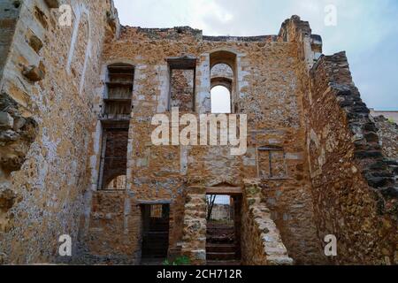 Abbandonato casa diroccata a Chania, Creta, Grecia Foto Stock