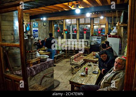 Interno di taverna nella zona di mercato, Masuleh, Gilan Provincia, Iran Foto Stock