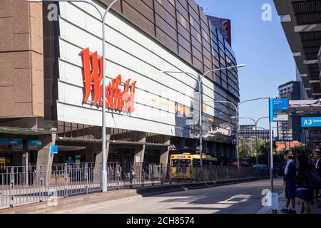 Centro commerciale Westfield a Parramatta, di fronte all'autobus parramatta Interscambio, Sydney, Australia Foto Stock