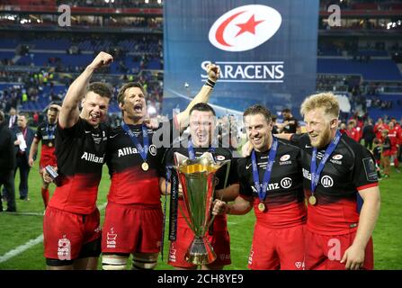 (Da sinistra a destra) Duncan Taylor di Saracens, Michael Rhodes, Jamie George, Chris Wyles e Jackson Wray celebrano la vittoria della Coppa dei campioni europei durante la finale della Coppa dei campioni europei di rugby al Parc Olympique Lyonnais, Lione. PREMERE ASSOCIAION Photo. Data immagine: Sabato 14 maggio 2016. Vedere la storia di PA RUGBYU Final. Il credito fotografico dovrebbe essere: Adam Davy/PA Wire. RESTRIZIONI: Solo per uso editoriale, nessun uso commerciale senza previa autorizzazione, si prega di contattare PA Images per ulteriori informazioni: Tel: +44 (0) 115 8447447. Foto Stock