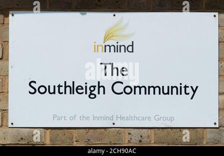 Un segno al Southleigh Community Hospital di Croydon, come un uomo di 40 anni è stato accusato di assassinio di un infermiere che è stato pugnalato a morte presso l'ospedale di salute mentale. Foto Stock