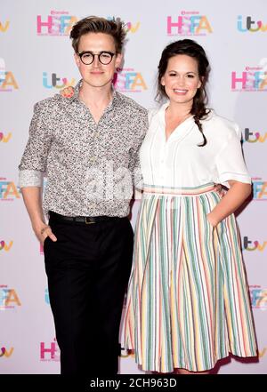 Tom e Giovanna Fletcher che partecipano ai Lorraine High Street Fashion Awards, al Grand Connaught Rooms, 61-65 Great Queen Street, Londra. PREMERE ASSOCIAZIONE foto. Data immagine: Martedì 17 maggio 2016. Vedi PA Story SHOWBIZ Lorraine. Il credito fotografico dovrebbe essere: Ian West/PA Wire Foto Stock