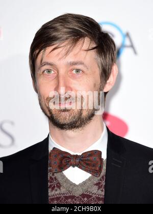 Neil Hannon partecipa al sessantunesimo premio annuale Ivor Novello Music Awards alla Grosvenor House di Londra. PREMERE ASSOCIAZIONE foto. Data immagine: Giovedì 19 maggio, 2016. Guarda la storia di PA SHOWBIZ Novello. Il credito fotografico dovrebbe essere: Ian West/PA Wire Foto Stock