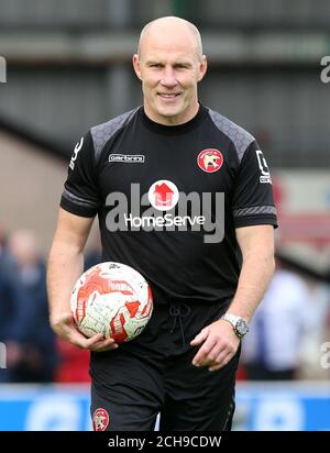 Jon Whitney, manager provvisorio di Walsall, prima del Play-off della Sky Bet League One, seconda tappa al Banks's Stadium di Walsall. Foto Stock
