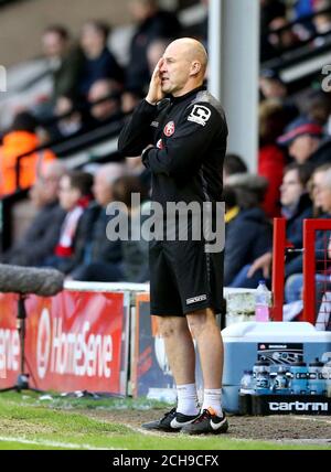 Il manager provvisorio di Walsall, Jon Whitney, ha debuttato sulla linea di contatto durante lo Sky Bet League One Play-off, seconda tappa allo stadio di Banks, Walsall. Foto Stock