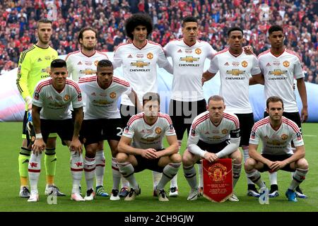 Manchester United team group (L - R Top) Manchester United portiere David De Gea, Daley Blind, Marouane Fellaini, Chris Smalling, Anthony Martial e Marcus Rashford. (L - R bottom) Marcos Rojo, Antonio Valencia, Michael Carrick, Wayne Rooney e Jaun Mata durante la finale della fa Cup Emirates allo stadio di Wembley. PREMERE ASSOCIAZIONE foto. Data immagine: Sabato 21 maggio 2016. Guarda la storia della PA DI CALCIO finale. Il credito fotografico dovrebbe essere: Nick Potts/PA Wire. RESTRIZIONI: Nessun utilizzo con audio, video, dati, elenchi di apparecchi, logo di club/campionato o servizi "live" non autorizzati. Uso in-match online li Foto Stock