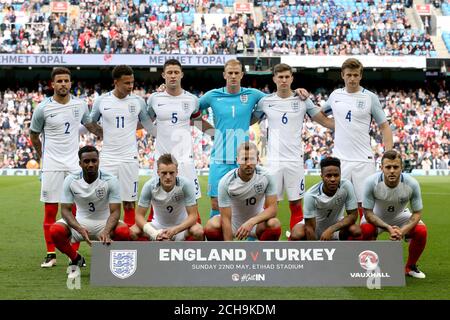 Gruppo di squadra dell'Inghilterra (la fila superiore da sinistra a destra) Kyle Walker, DELE Alli, Gary Carhill, Joe Hart, John Stones ed Eric Dier. (Riga inferiore da sinistra a destra) Danny Rose, Jamie Vardy, Harry Kane, Raheem Sterling e Jack Wilshere Foto Stock