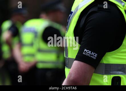 Poliziotti scozzesi in occasione di una manifestazione antirazzista a favore dei rifugiati a Glasgow Foto Stock