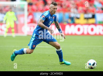 Juraj Kucka in Slovacchia durante la partita UEFA Euro 2016, Gruppo B allo Stade de Bordeaux, Bordeaux. PREMERE ASSOCIAZIONE foto. Data immagine: Sabato 11 giugno 2016. Vedi PA storia CALCIO Galles. Il credito fotografico dovrebbe essere: Martin Rickett/PA Wire. Foto Stock