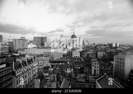 Una vista generale dello skyline di Londra dalla cima del tetto della Press Association. Foto Stock