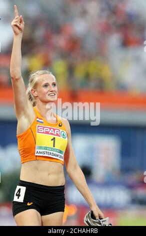 L'olandese Anouk Vetter festeggia dopo aver vinto l'oro nel Women's Heptathlon, durante il quarto giorno dei Campionati europei di atletica 2016 allo Stadio Olimpico di Amsterdam. PREMERE ASSOCIAZIONE foto. Data immagine: Sabato 9 luglio 2016. Vedi storia ATLETICA europea PA. Il credito fotografico dovrebbe essere: Martin Rickett/PA Wire. RESTRIZIONI: Solo per uso editoriale. Nessuna trasmissione di suoni o immagini in movimento e nessuna simulazione video. Per ulteriori informazioni, chiamare il numero 44 (0)1158 447447. Foto Stock