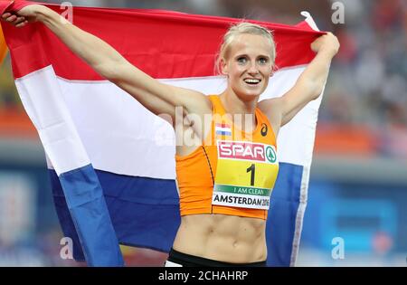 L'olandese Anouk Vetter festeggia dopo aver vinto l'oro nel Women's Heptathlon, durante il quarto giorno dei Campionati europei di atletica 2016 allo Stadio Olimpico di Amsterdam. PREMERE ASSOCIAZIONE foto. Data immagine: Sabato 9 luglio 2016. Vedi storia ATLETICA europea PA. Il credito fotografico dovrebbe essere: Martin Rickett/PA Wire. Per ulteriori informazioni, chiamare il numero 44 (0)1158 447447. Foto Stock