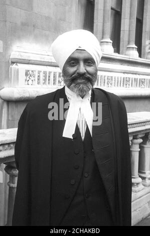 Il primo giudice Sikh dell'Inghilterra, Mota Singh QC, dopo essere stato giurato all'High Court di Londra. È stato uno dei 27 nuovi registratori giurati oggi. Foto Stock