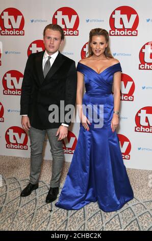 Tommy Mallet e Georgia Kousoulou arrivano per il TV Choice Awards 2016 che si tiene al Dorchester Hotel, Park Lane, Londra. PREMERE ASSOCIAZIONE foto. Data immagine: Lunedì 5 settembre 2016. Guarda la storia di PA SHOWBIZ TVChoice. Il credito fotografico dovrebbe essere: Daniel Leal-Olivas/PA Wire Foto Stock
