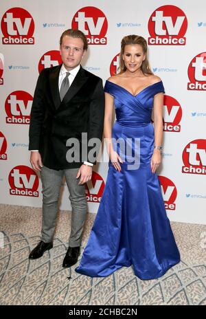 Tommy Mallet e Georgia Kousoulou arrivano per il TV Choice Awards 2016 che si tiene al Dorchester Hotel, Park Lane, Londra. PREMERE ASSOCIAZIONE foto. Data immagine: Lunedì 5 settembre 2016. Guarda la storia di PA SHOWBIZ TVChoice. Il credito fotografico dovrebbe essere: Daniel Leal-Olivas/PA Wire Foto Stock