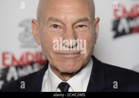 Sir Patrick Stewart in camera i vincitori a tre Empire Awards tenutosi presso il Roundhouse di Chalk Farm, Londra. Foto Stock