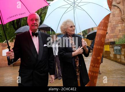 La principessa Michael di Kent e presidente del consiglio di sviluppo ZSL Rupert Hambro partecipano al gala annuale di raccolta fondi internazionali della Zoological Society of London, Safari in the City, allo ZSL London Zoo. Foto Stock