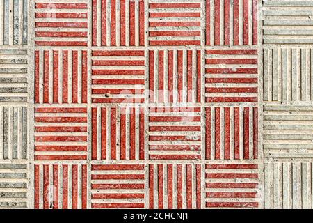 Vista dall'alto sulla strada in pietra per pavimentazione. Vecchia pavimentazione di struttura di calcestruzzo. Marciapiede acciottolato di strada. Sfondo astratto per il design. Foto Stock