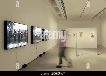 USO EDITORIALE SOLO una delle opere d'arte create da 38 artisti internazionali nella mostra d'apertura intitolata "azioni: L'immagine del mondo può essere diversa" presso il Kettle's Yard di Cambridge che, dopo una grande trasformazione di due anni, apre al pubblico sabato 10 febbraio. PREMERE ASSOCIAZIONE. Foto. Data immagine: Giovedì 1 febbraio 2018. Il Kettle's Yard, parte del consorzio dei Musei dell'Università di Cambridge, è stato trasformato dagli architetti Jamie Fobert, mentre rende omaggio al creatore originale Jim Ede. Lo sviluppo comprende nuove importanti gallerie d'arte contemporanea Foto Stock