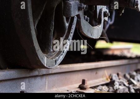 Dettagli di un vecchio motore ferroviario a vapore a scartamento ridotto esposto a Nagycenk, Ungheria Foto Stock