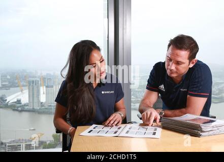 Gli ambasciatori di Barclays Alex Scott (a sinistra) e Frank Lampard partecipano a una tavola rotonda a Londra mentre la banca pubblica un rapporto intitolato "Game Changing Fans - The 12th Player in Every Premier League team". Foto Stock