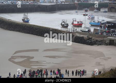 Una spiaggia disegno del poeta guerra Wilfred Owen durante le pagine del mare evento commemorativo a Folkestone nel centesimo anniversario della firma dell'armistizio che ha segnato la fine della Prima Guerra Mondiale. Foto Stock