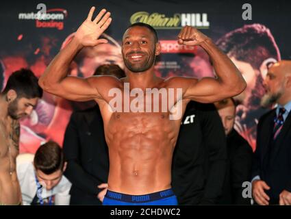 Kell Brook durante la pesatura in presso la Galleria del Millennio, Sheffield. Foto Stock