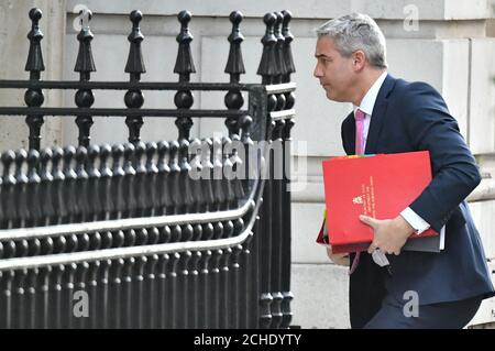 Stephen Barclay, segretario alla Brexit a Downing Street, Londra, mentre le tensioni di governo sul ritiro dell’UE continuano a aprirsi. Foto Stock