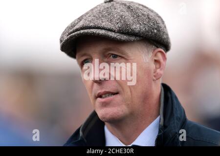 Il formatore David Pipe durante la Grande Giornata Nazionale Coral Welsh all'Ippodromo di Chepstow. Foto Stock