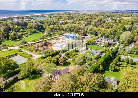 Vista aerea di una grande tenuta di Southampton in costruzione su First Neck Lane, Southampton, NY Foto Stock